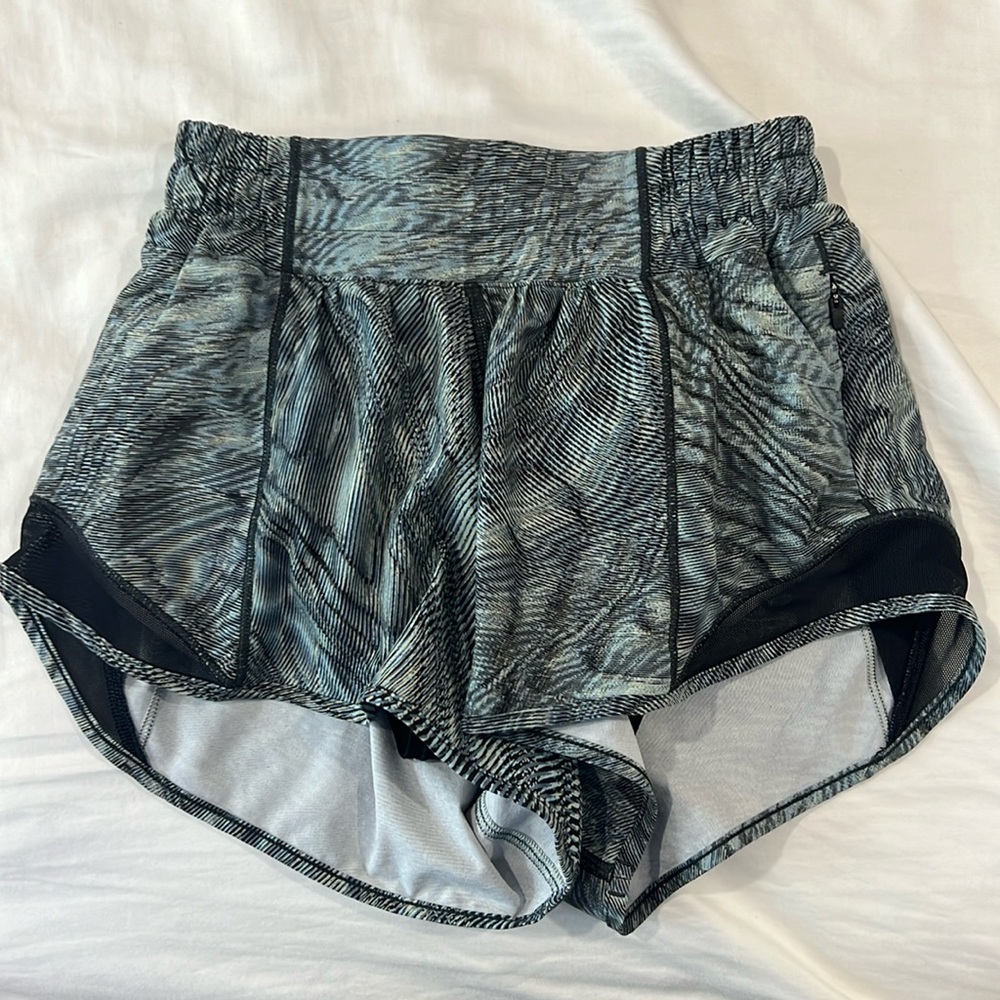 Green pattern lululemon hotty hots